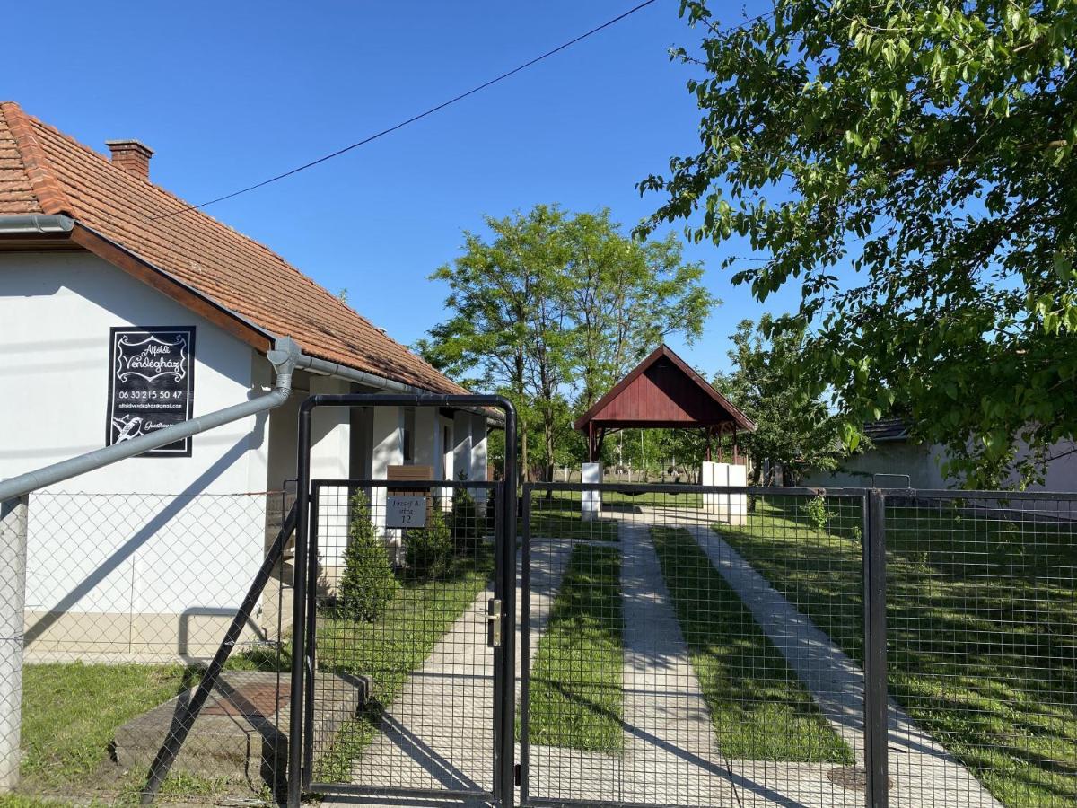 Alfoeldi Vendeghaz - Devavanya Exterior foto